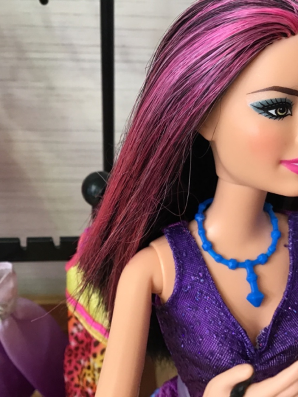 Barbie Fashionistas Raquelle Doll and Clothes - Picture 6 of 13